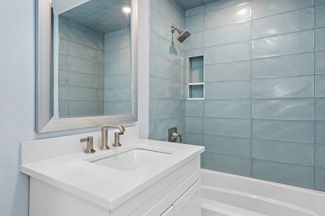 19 Chase St 3R, Boston, MA 02125