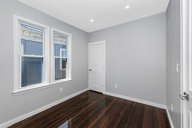 19 Chase St 3R, Boston, MA 02125