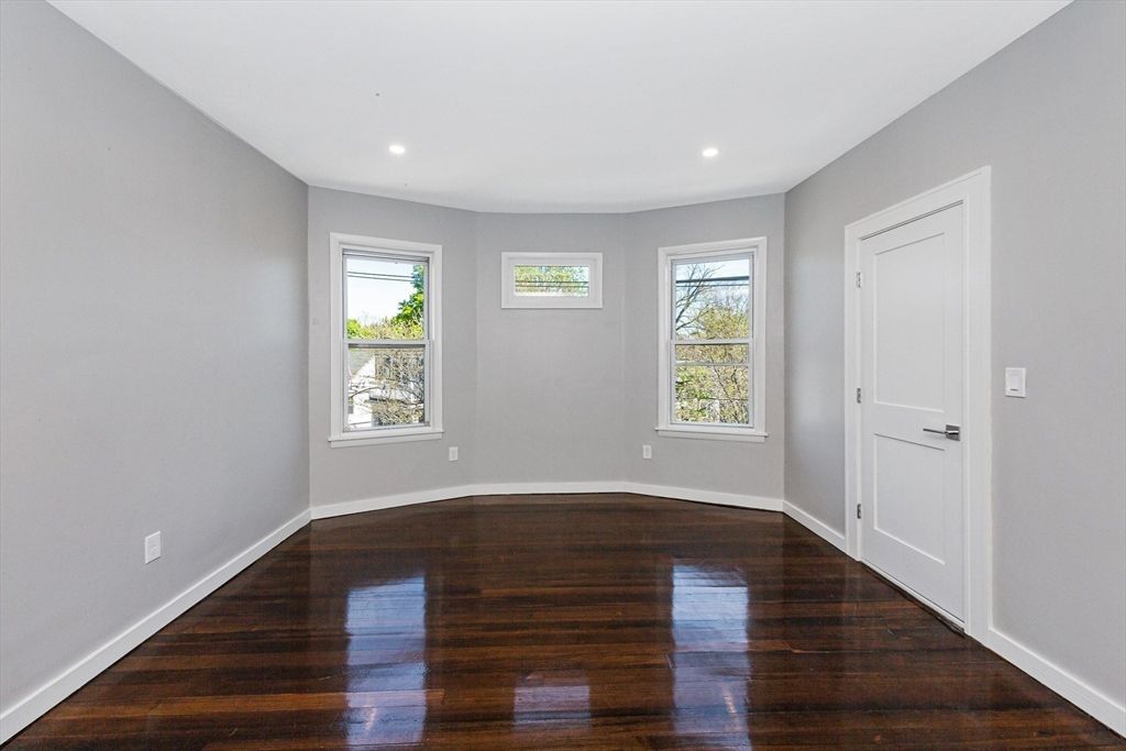 19 Chase St 3R, Boston, MA 02125