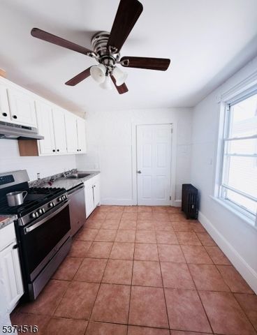 437 Maple Ave, Elizabeth City, NJ 07202