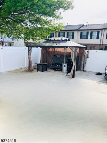 437 Maple Ave, Elizabeth City, NJ 07202