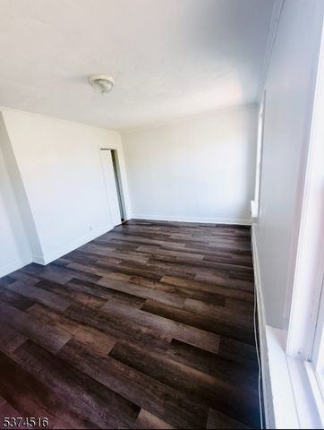437 Maple Ave, Elizabeth City, NJ 07202