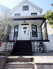 437 Maple Ave, Elizabeth City, NJ 07202