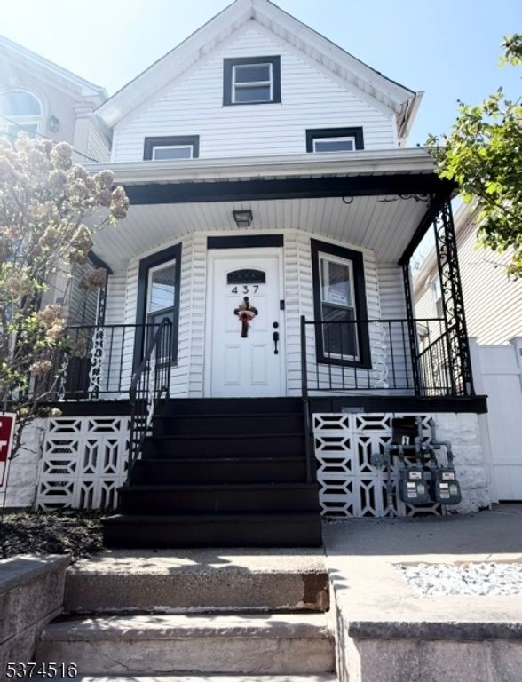 437 Maple Ave, Elizabeth City, NJ 07202