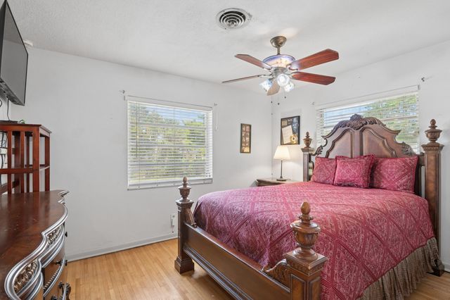 4011 SW 2nd Street, Plantation, FL 33317