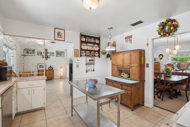 4011 SW 2nd Street, Plantation, FL 33317