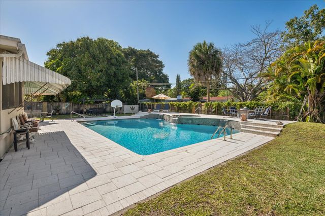4011 SW 2nd Street, Plantation, FL 33317