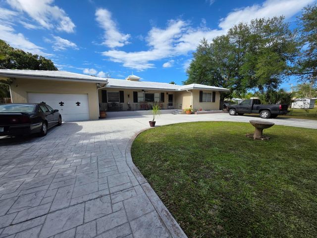 4011 SW 2nd Street, Plantation, FL 33317