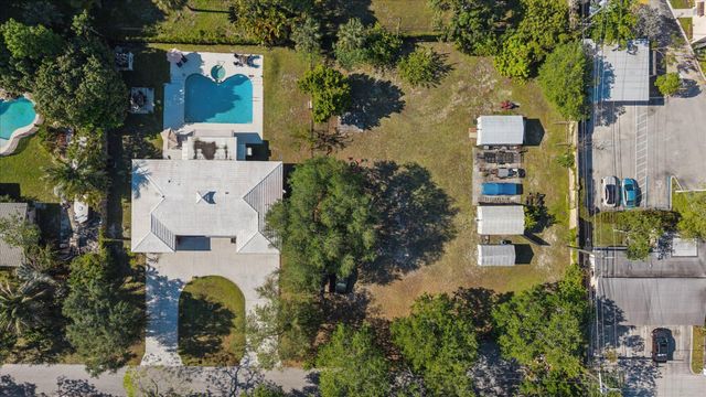 4011 SW 2nd Street, Plantation, FL 33317