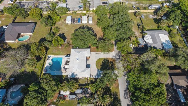 4011 SW 2nd Street, Plantation, FL 33317