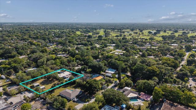 4011 SW 2nd Street, Plantation, FL 33317