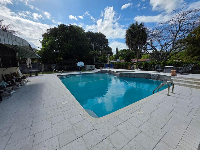 4011 SW 2nd Street, Plantation, FL 33317