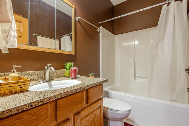 1310 NE 28th Street, Ankeny, IA 50021