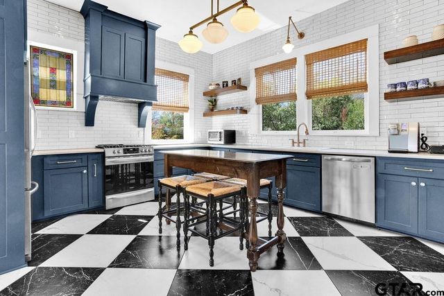 313 E Charnwood, Tyler, TX 75701