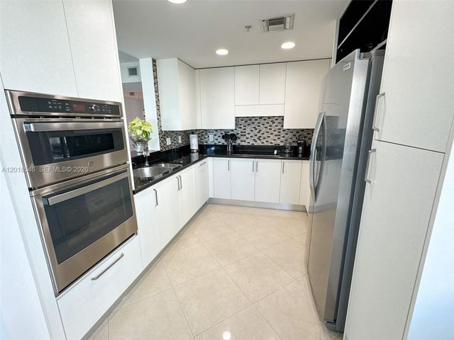19400 Turnberry Way 531, Aventura, FL 33180
