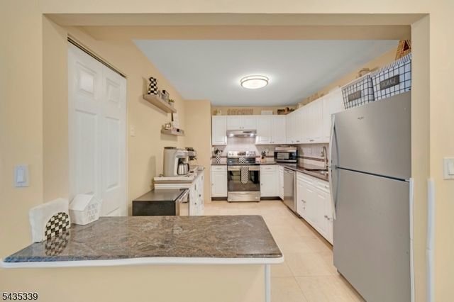 200 Division Street 6G, Cliffside Park Boro, NJ 07010