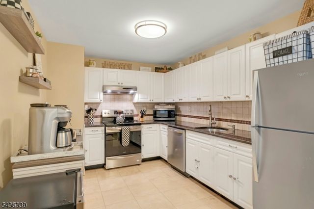 200 Division Street 6G, Cliffside Park Boro, NJ 07010