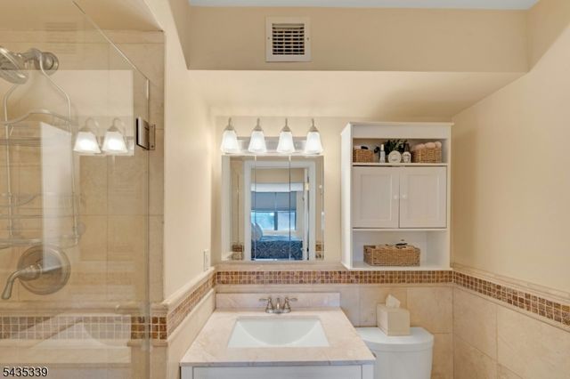 200 Division Street 6G, Cliffside Park Boro, NJ 07010