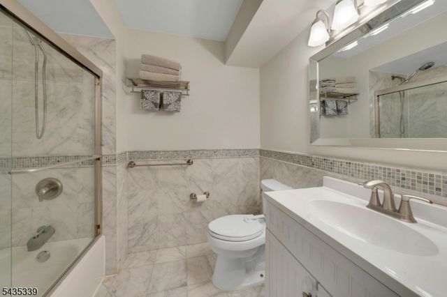 200 Division Street 6G, Cliffside Park Boro, NJ 07010