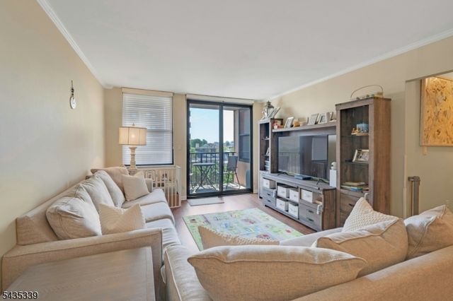 200 Division Street 6G, Cliffside Park Boro, NJ 07010