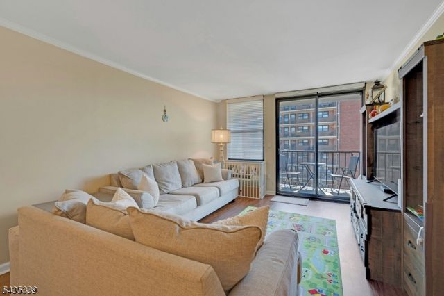 200 Division Street 6G, Cliffside Park Boro, NJ 07010