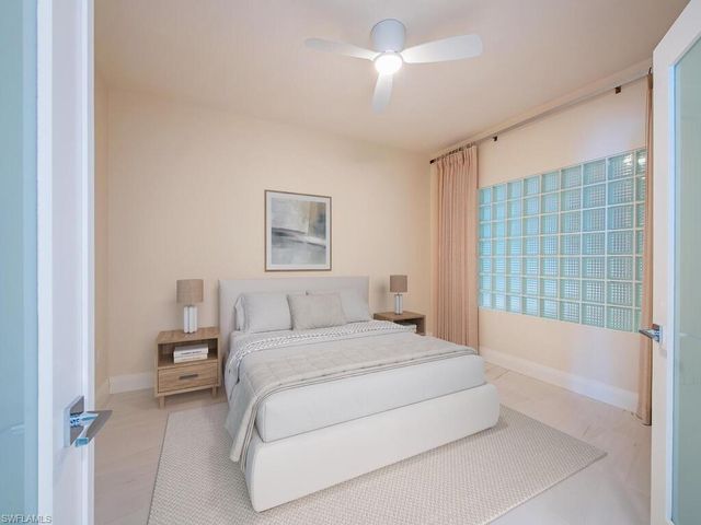 60 Seagate DR # 1702, Naples, FL 34103