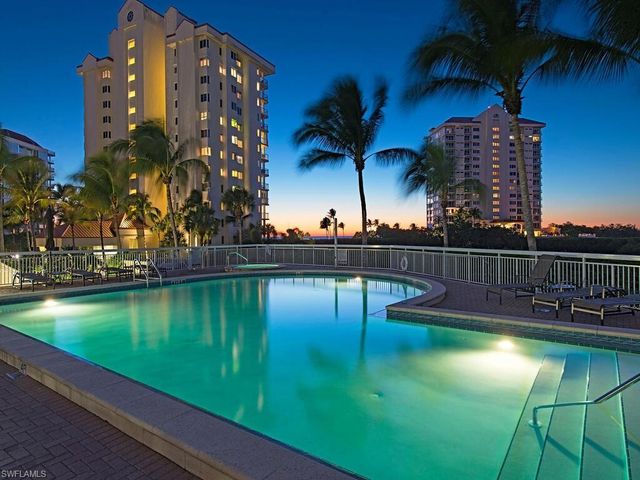 60 Seagate DR # 1702, Naples, FL 34103