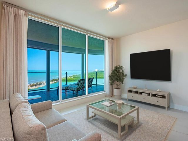 60 Seagate DR # 1702, Naples, FL 34103