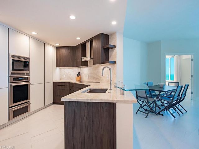 60 Seagate DR # 1702, Naples, FL 34103