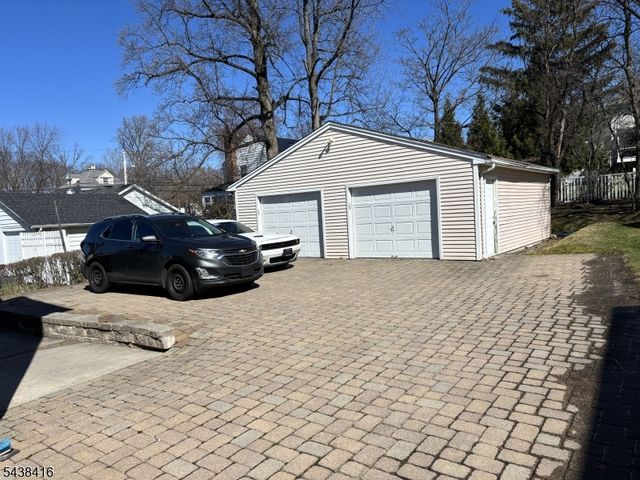 17 Garrett St, Cedar Grove Twp., NJ 07009