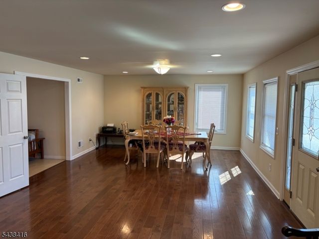 17 Garrett St, Cedar Grove Twp., NJ 07009