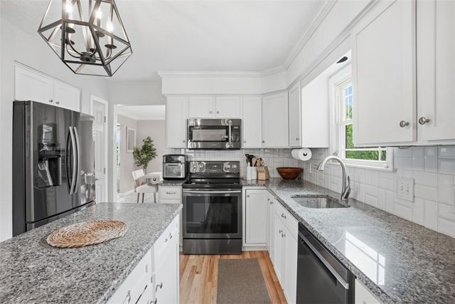 333 Warrick Dr, Seven Fields Boro, PA 16046