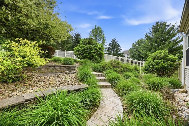 333 Warrick Dr, Seven Fields Boro, PA 16046