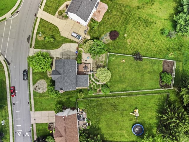 333 Warrick Dr, Seven Fields Boro, PA 16046