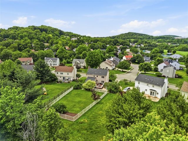 333 Warrick Dr, Seven Fields Boro, PA 16046