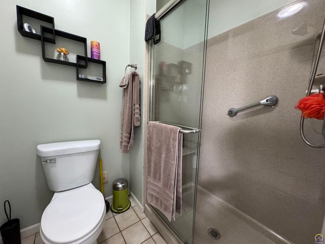 5445 NW Brickyard RD, Topeka, KS 66618