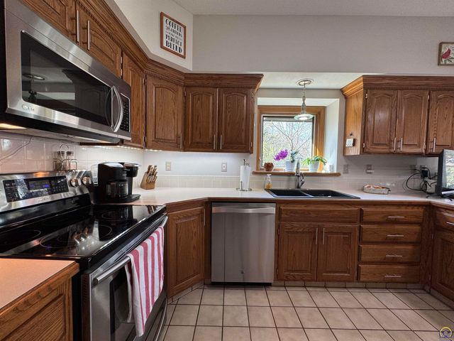 5445 NW Brickyard RD, Topeka, KS 66618