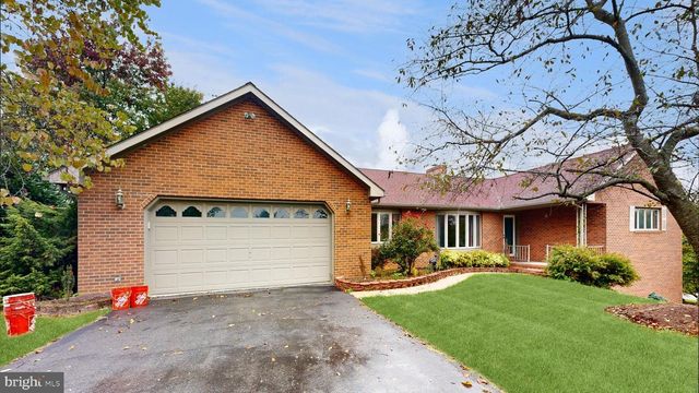 40 MARSTON DR, Martinsburg, WV 25403