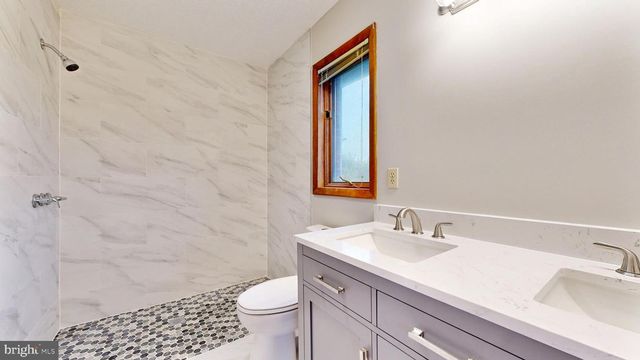 40 MARSTON DR, Martinsburg, WV 25403