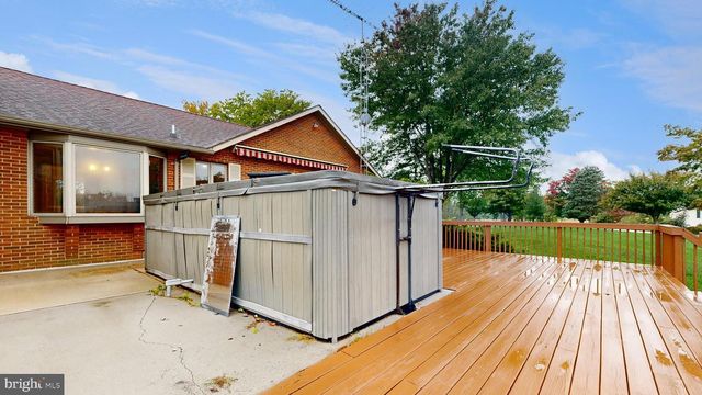 40 MARSTON DR, Martinsburg, WV 25403