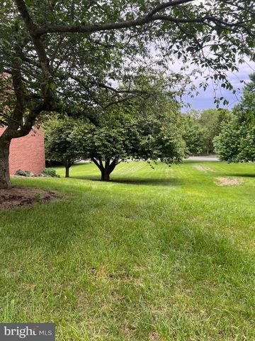 40 MARSTON DR, Martinsburg, WV 25403