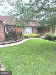40 MARSTON DR, Martinsburg, WV 25403