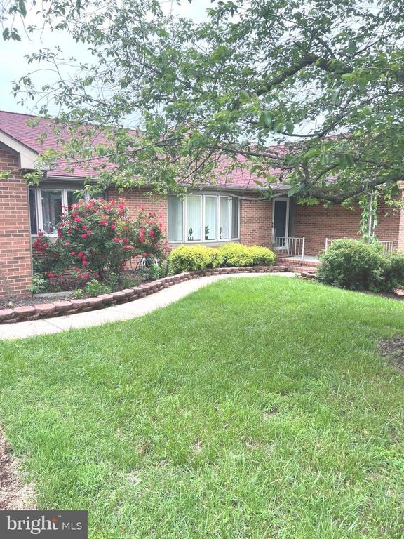 40 MARSTON DR, Martinsburg, WV 25403