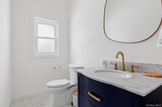 34 Starboard Road, Hampton Bays, NY 11946