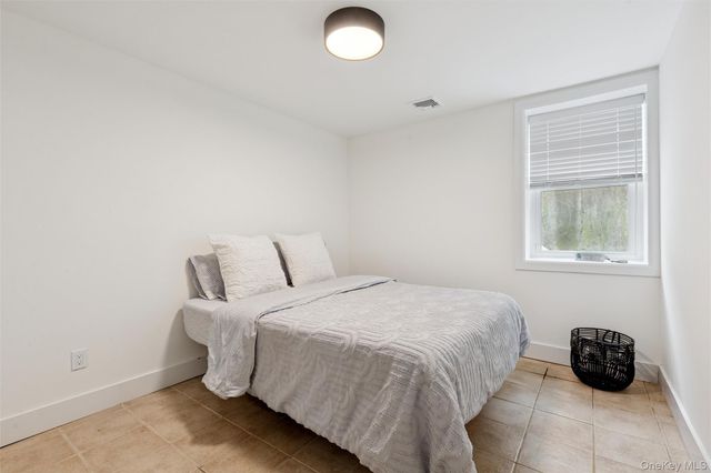 34 Starboard Road, Hampton Bays, NY 11946