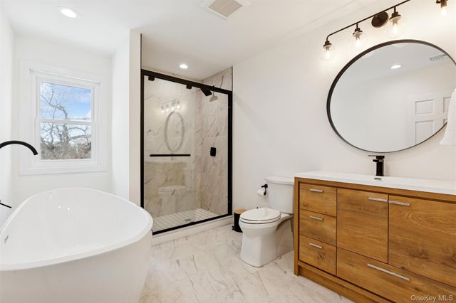 34 Starboard Road, Hampton Bays, NY 11946