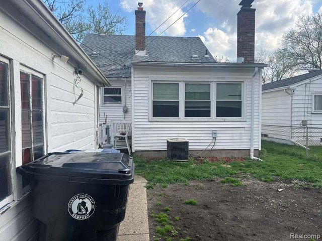 26126 N 26126 STUDENT Avenue, Redford Charter Township, MI 48239