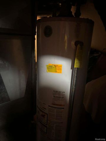 26126 N 26126 STUDENT Avenue, Redford Charter Township, MI 48239