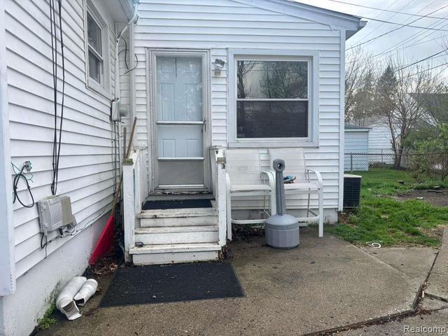 26126 N 26126 STUDENT Avenue, Redford Charter Township, MI 48239