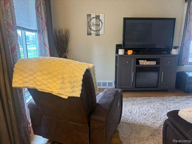 26126 N 26126 STUDENT Avenue, Redford Charter Township, MI 48239